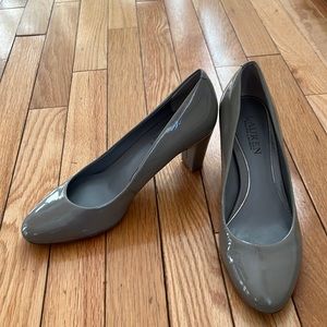 Ralph Lauren gray patent leather womens heels, size 7
